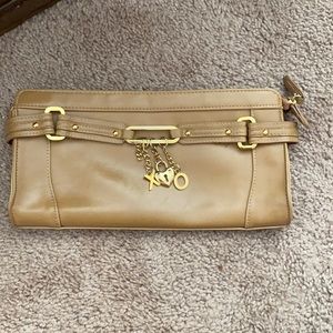 XoxoTan clutch